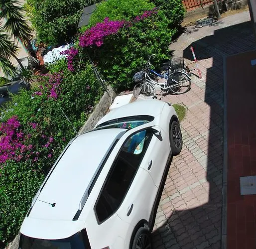 Camelia E Gabry - Zona Mare Con Posti Auto E Terrazze مارينا دي كامبو